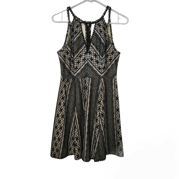 Free People Black Cream Lace Crochet  Keyhole Sleeveless Mini Dress Women 4 - Picture 1 of 9